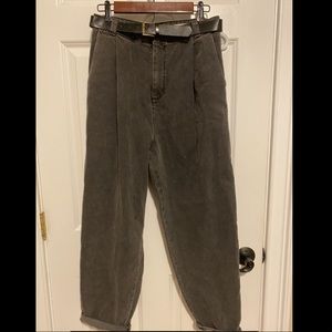 Baggy jeans with belt